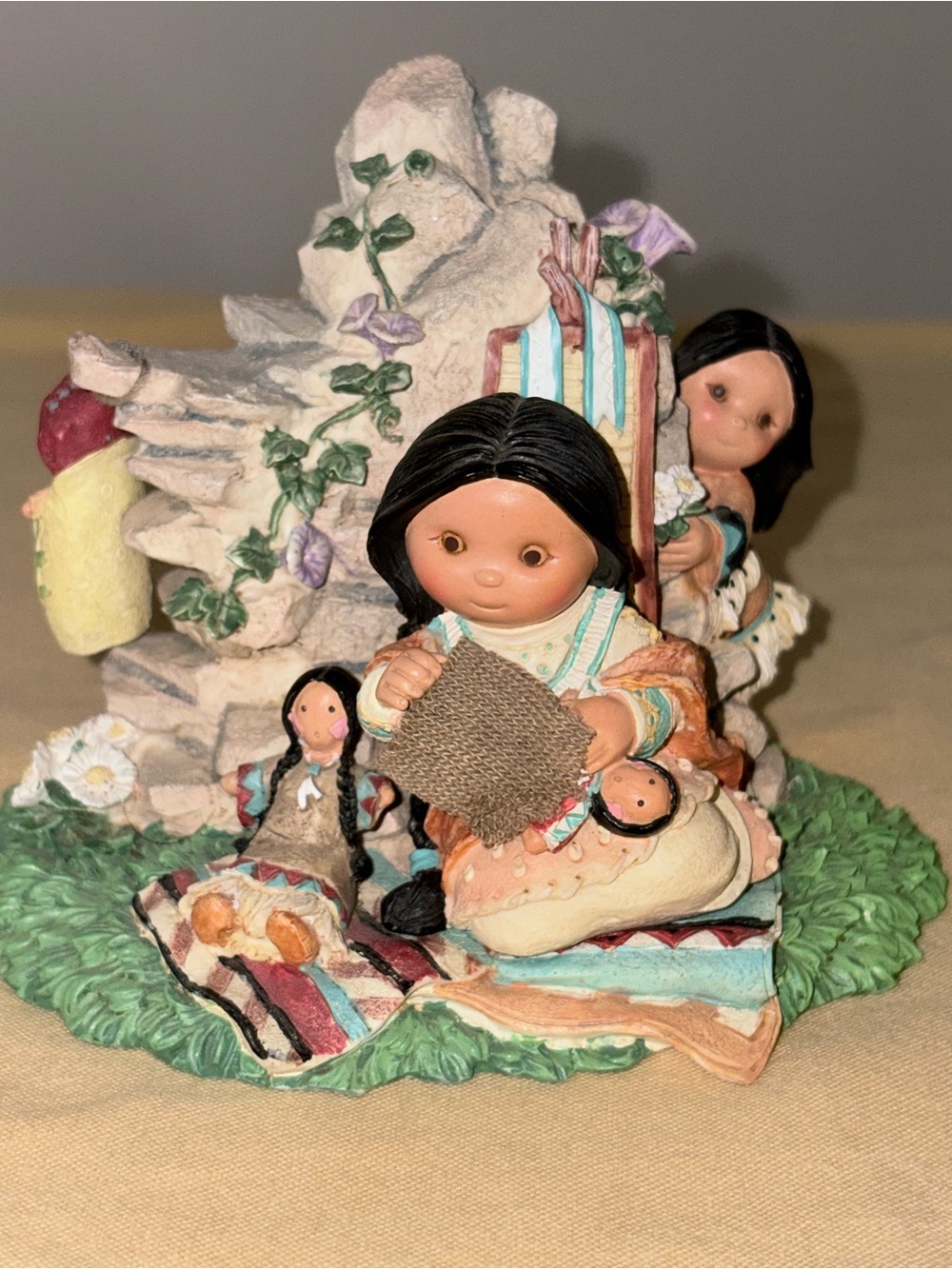 Enesco Friends of the Feather “The Wise One Who Wraps Love With Kindness 1997